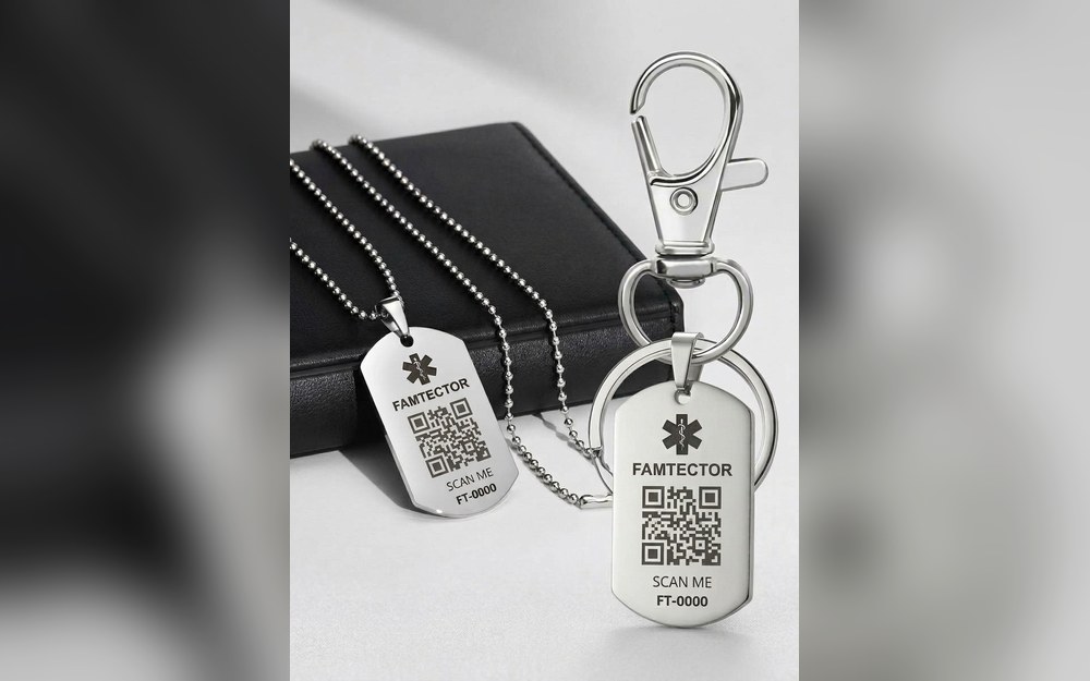 Llavero y collar Famtector con placa y código QR
